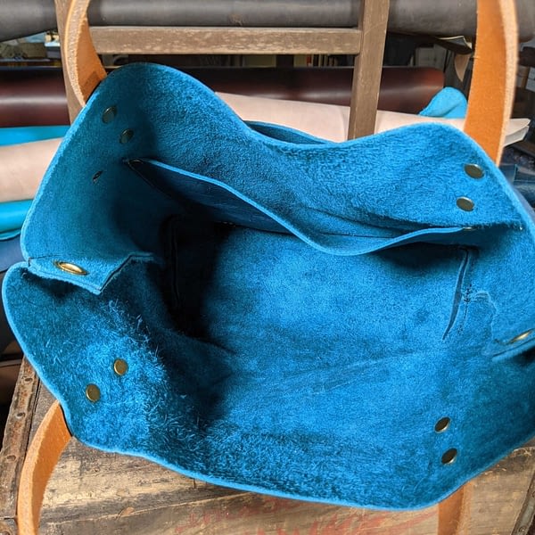 Soretro Fyg Leather Tote Michigan Abyss With Paw Paw Peacock On Gold Webbing Antique Bronze Hardware Soretro Straps Soretro Fyg Leather Tote Michigan Abyss With Paw Paw Peacock On Gold Webbing Antique Bronze Hardware Soretro Straps